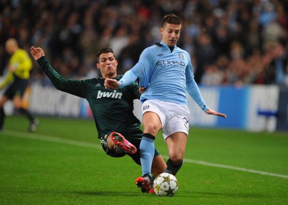 詹姆斯关键三分绝杀比赛