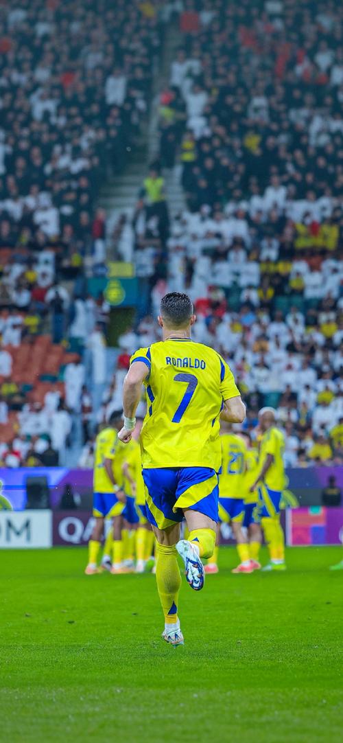 被批把队长袖标扔在地上泄愤，曼德拉戈拉：是队友没接住（被指怒扔队长袖标泄愤，曼德拉戈拉澄清：是传给队友，没接到才落地）