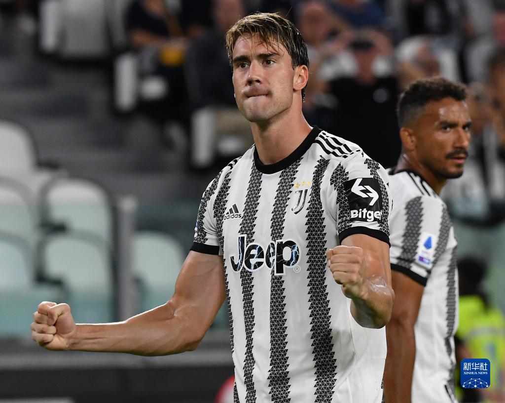 官方：大阪钢巴正式买断广岛三箭中场满田诚（官宣：大阪钢巴从广岛三箭永久签下中场满田诚）