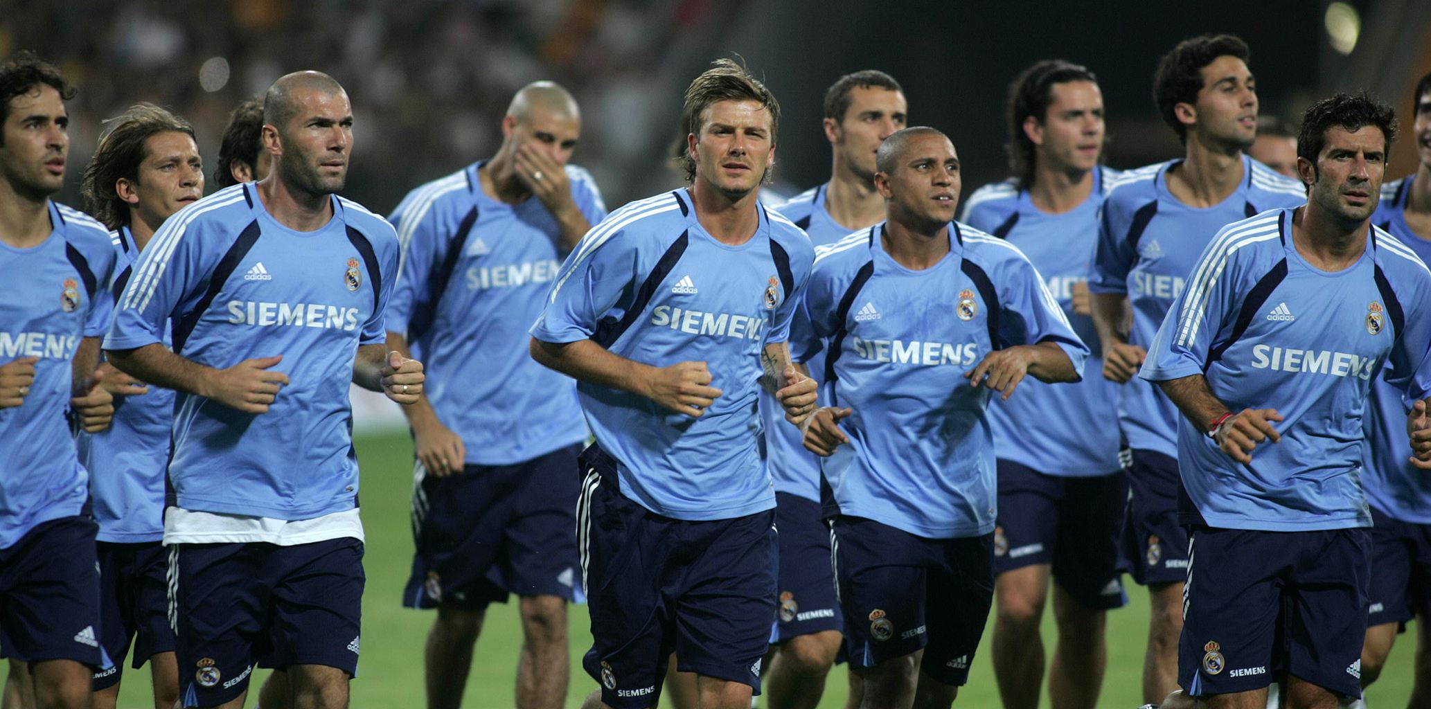 德甲前瞻：RB莱比锡多人伤停，勒沃库森客场战绩平平（德甲前瞻：莱比锡伤兵满营，勒沃库森客场表现中规中矩）