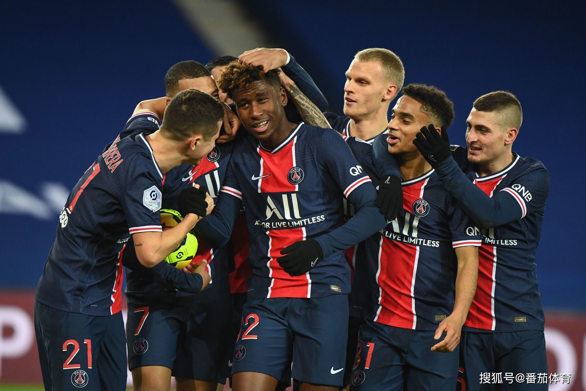 莫耶斯：本赛季英超判罚标准摇摆不定，裁判也懒得解释（莫耶斯批评本季英超判罚不统一，裁判不愿解释）