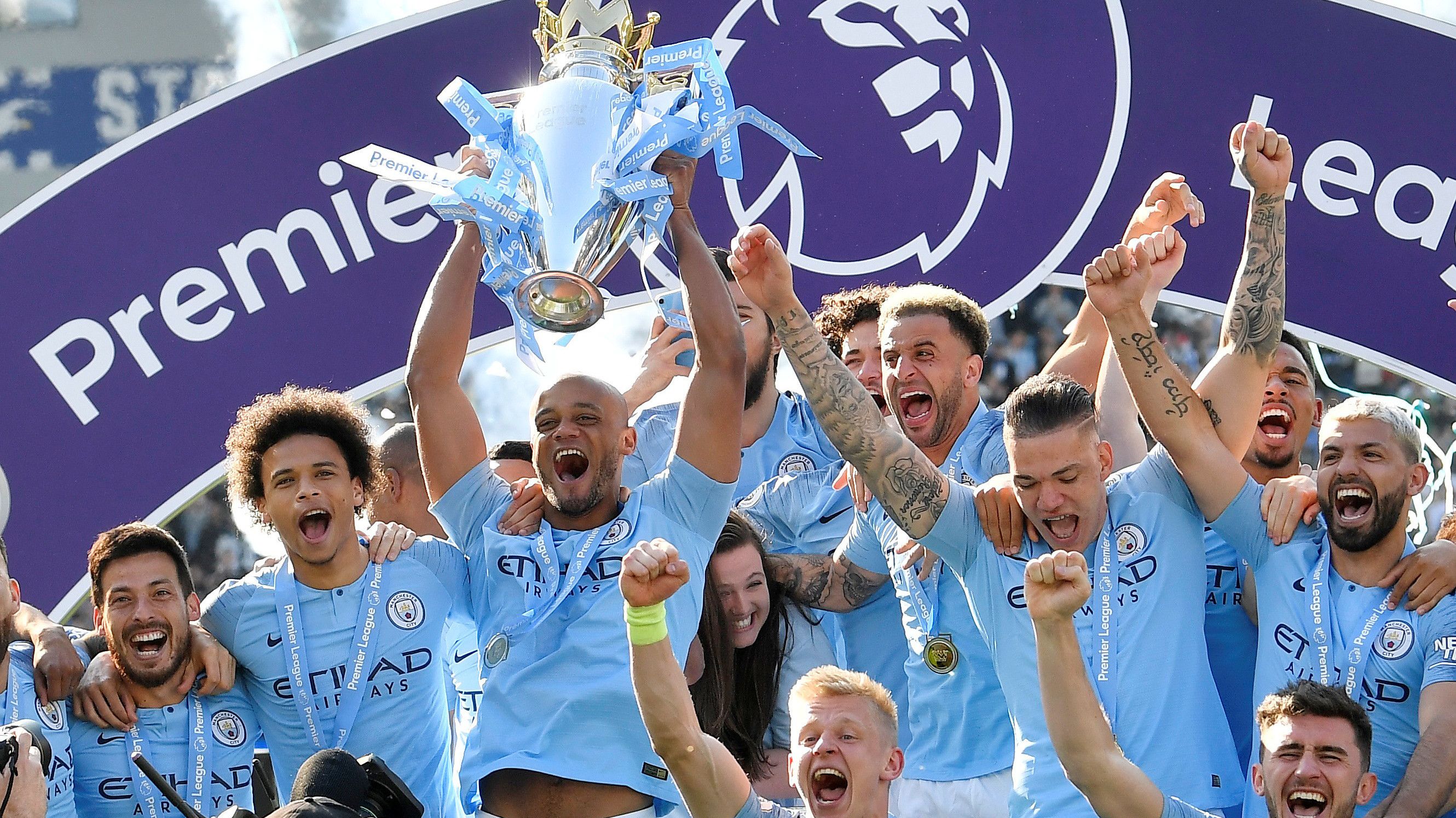 费迪南德称赞曼联新训练基地：非常漂亮，细节设计也太贴心了（费迪南德盛赞曼联新训练基地：外观出色，细节拿捏到位）