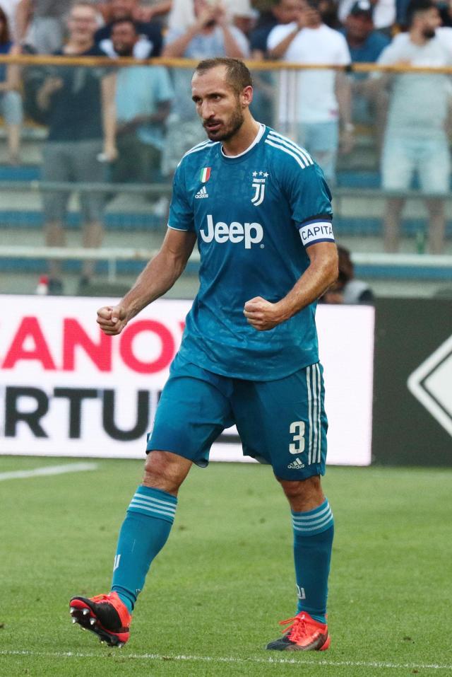 就在今天，12月8日凌晨！中超传来了青岛西海岸、武汉三镇和海港的新消息（12月8日凌晨，中超最新动态：青岛西海岸、武汉三镇与海港传来新进展）