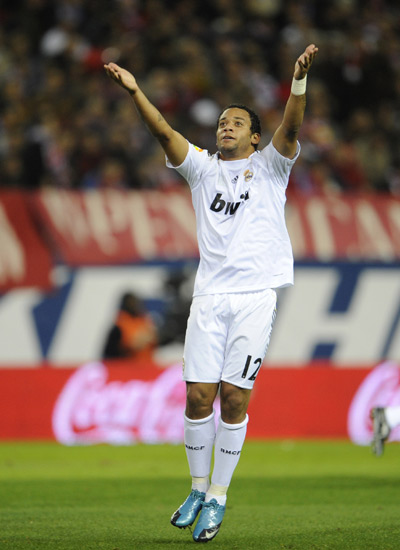 世欧预半场：霍扎、阿比切尔造杀机，瑞士暂0-0科索沃（世预赛欧区半场：霍扎、阿比切尔频造险机，瑞士暂与科索沃0-0）