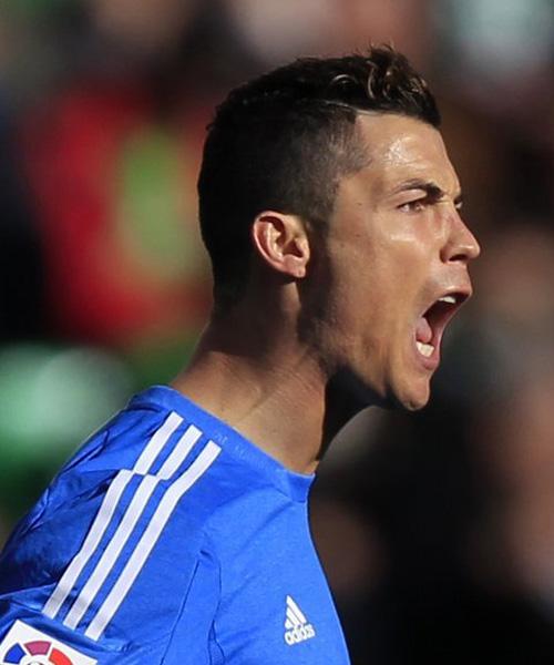 北青：新国足考虑1月初展开集训，分为国内国外两阶段进行（北青：新国足计划于1月初开启集训，分国内与海外两阶段进行）