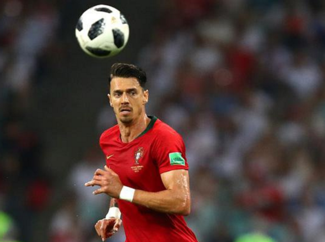 热刺被动防守导致失误